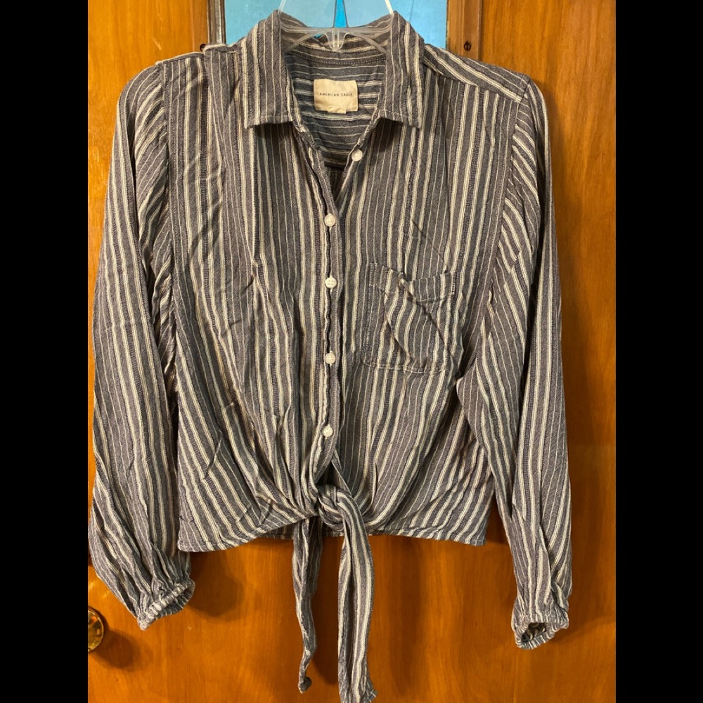 American Eagle tie front blouse